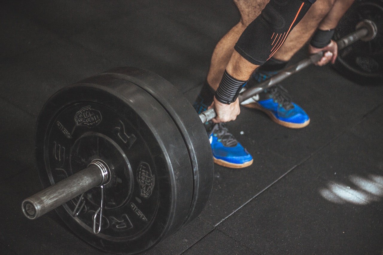 weightlifting effects on bones